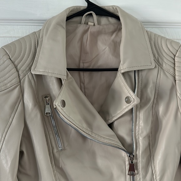 Leather jacket - Picture 2 of 7